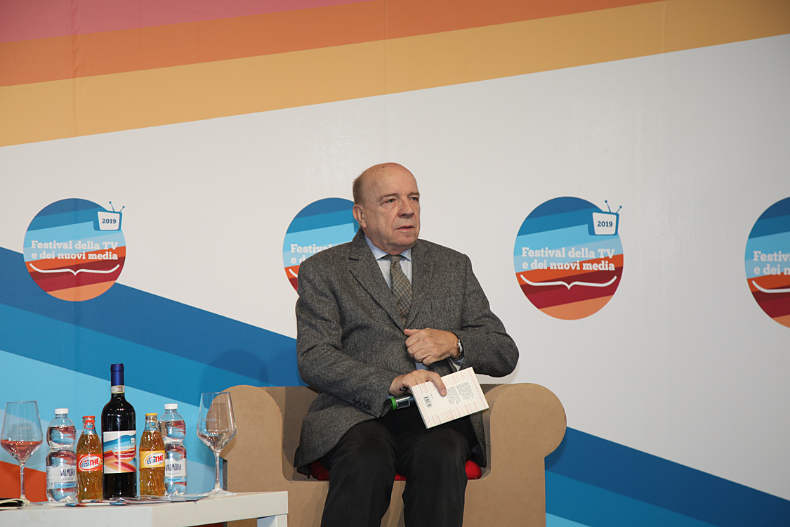 Festival della TV e dei Nuovi Media 2019_284.jpg - La percezione della legalità e dei diritti Tempi della giustizia e certezza della pena, burocrazia ossessiva, corruzione diffusa, criminalità che sembra controllare intere aree del Paese.  Legalità e diritti sono percepiti solo come concetti astratti ? Repressione e propaganda sono le uniche risposte possibili? Lirio Abbate e Gustavo Zagrebelsky.